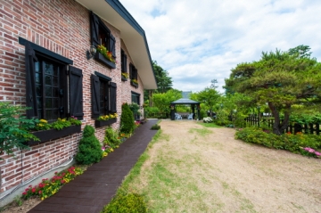 Umyeon-dong Single House For Rent