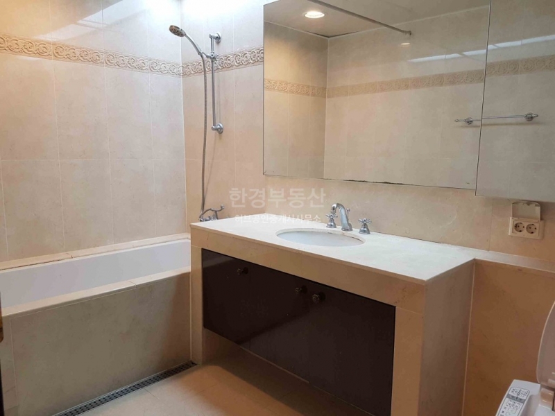 Yongsan-dong 5(o)-ga Apartment For Sale