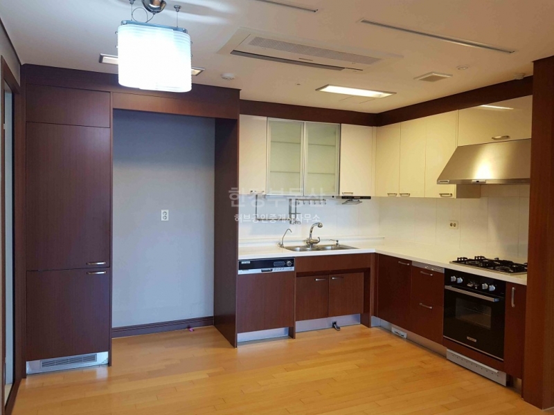 Yongsan-dong 5(o)-ga Apartment For Sale