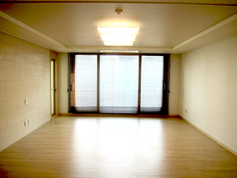 Yonggang-dong Apartment For Rent