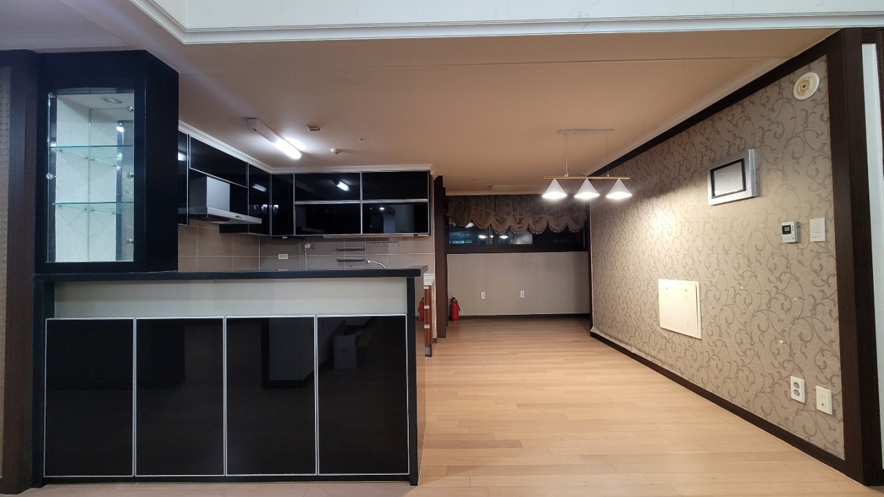 Sampyeong-dong Apartment For Rent