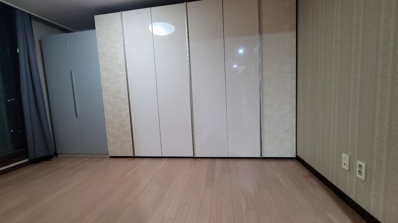 Sampyeong-dong Apartment For Rent