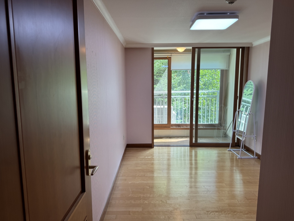 Seocho-dong Apartment For Rent