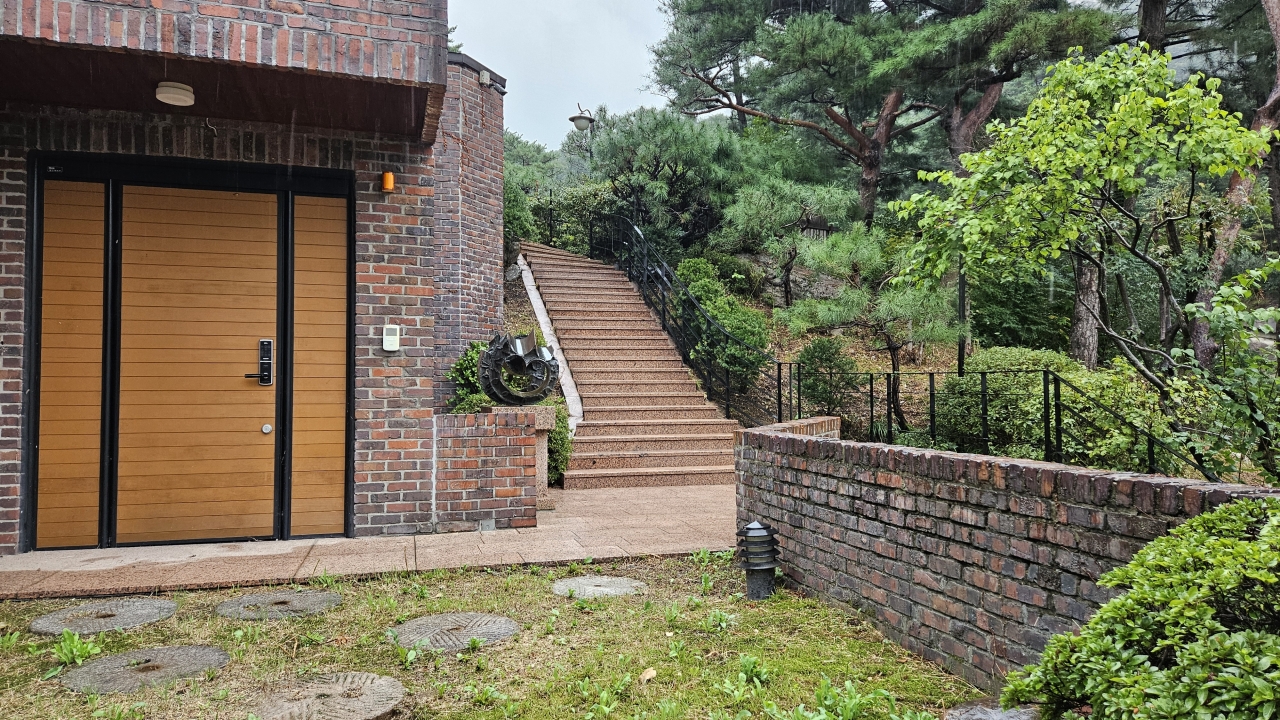 Pyeongchang-dong Single House For Sale, Rent